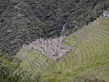 Terrassenfeldbau bei der Inkasiedlung Winay Wayna.